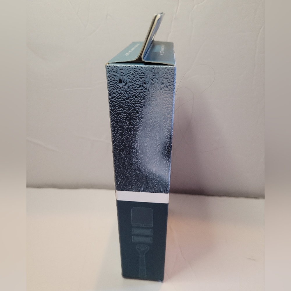 Gillette Intimate Pubic Hair Razor 1 Razor 2 Cartridges - Picture 2 of 4